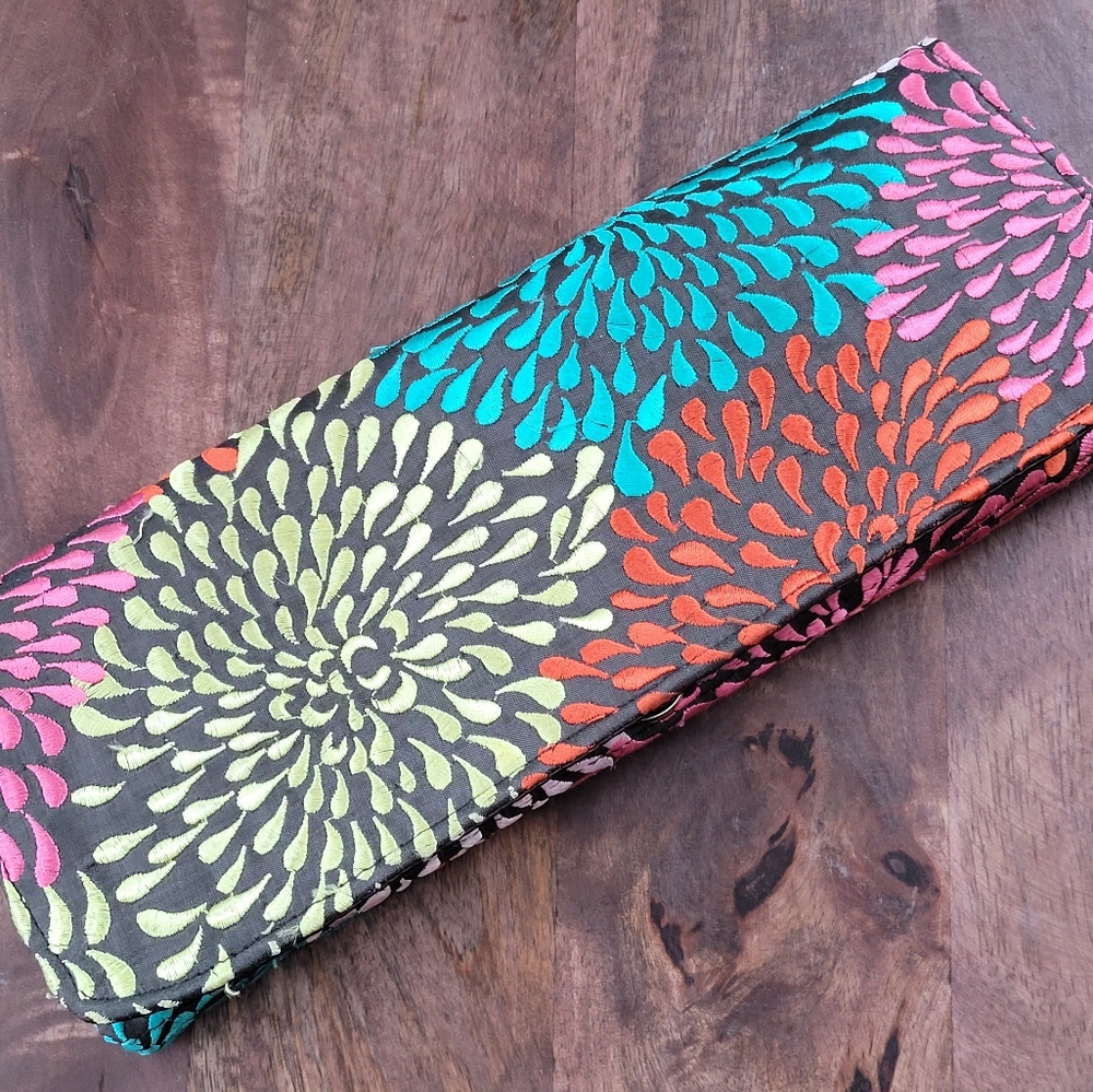 SHIRALEAH | SMALL EMBROIDERED CLUTCH